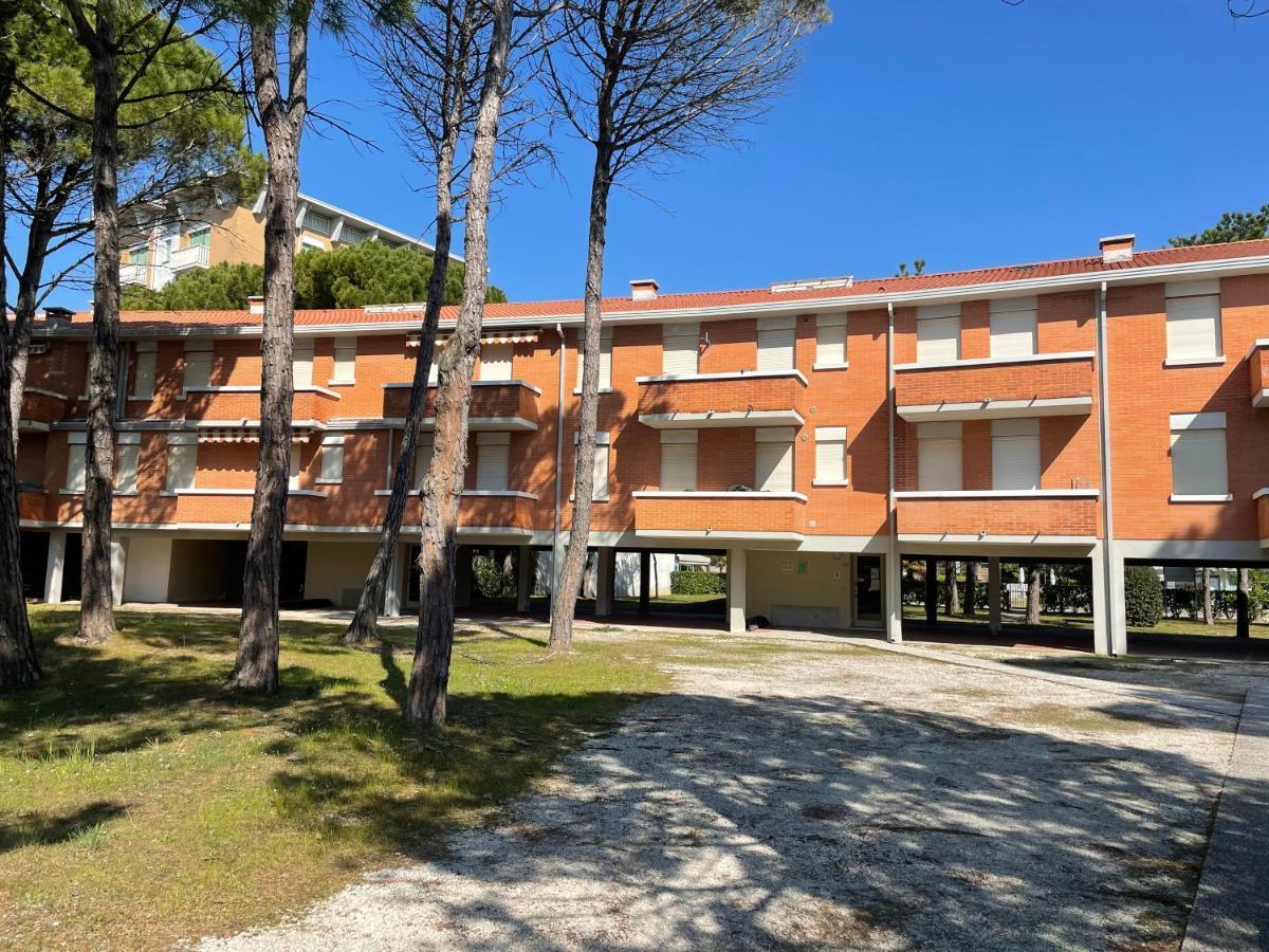 Twin Pine Trees Flats, Near Beach Bibione Extérieur photo